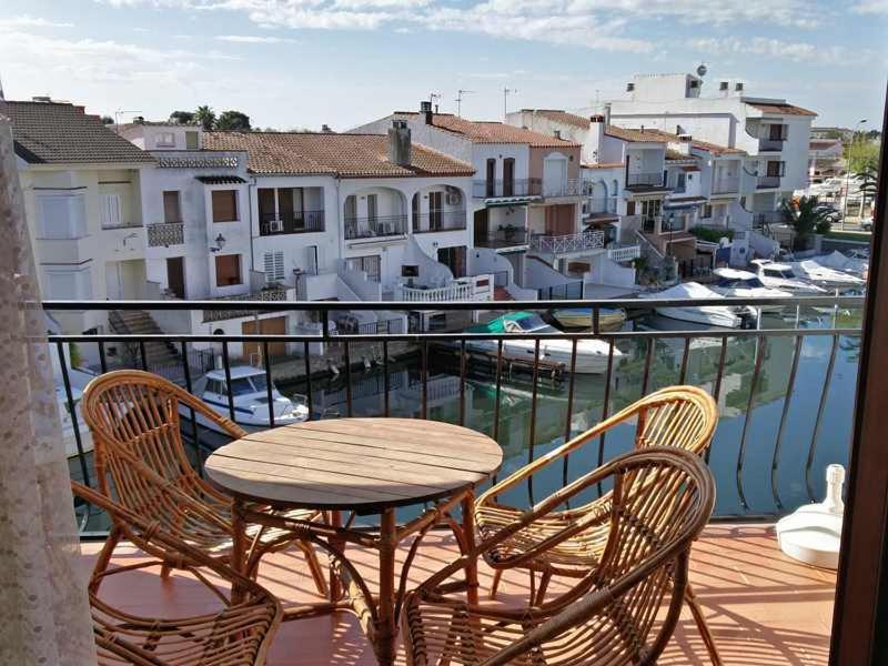 Estudi Amb Vistes Al Canal Apartment Empuriabrava Exterior photo